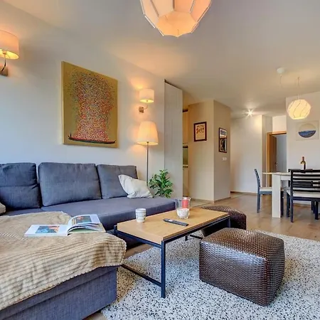 Spacious Office With Secure Garage In Apartman Szófia