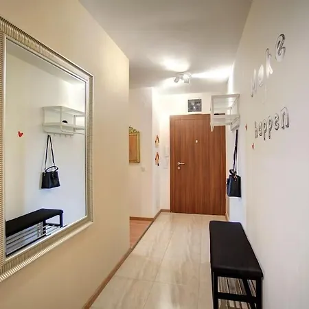 Spacious Office With Secure Garage In Apartman Szófia