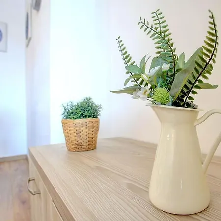 Spacious Office With Secure Garage In Apartman Szófia