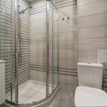Spacious Office With Secure Garage In * סופיה